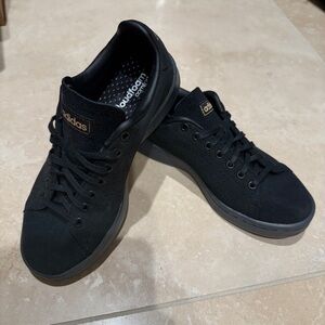 Adidas women’s Advantage Black and Gold Sneakers size 6